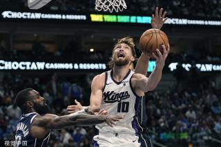 CBA常规赛：北京控股队主场胜南京头排苏酒队